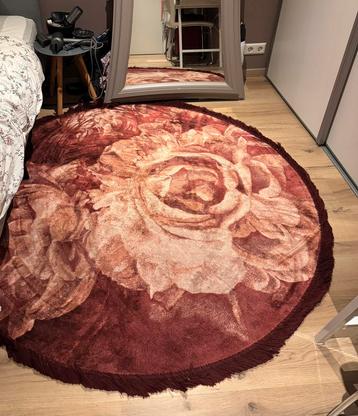 Vloerkleed Stitchy Roses rond beschikbaar voor biedingen