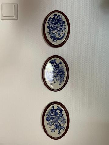 delfsblauwe hangschildering beschikbaar voor biedingen