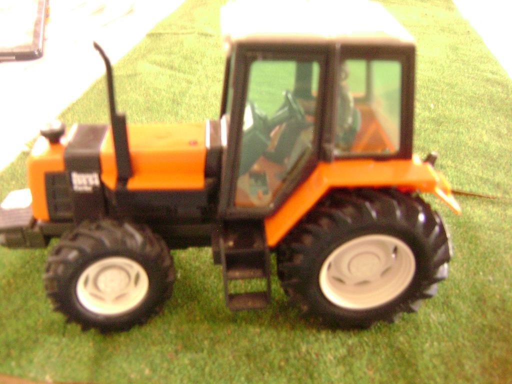 Renault 155-54 TZ van Britains nr. 9497, Ophalen of Verzenden, Zo goed als nieuw, Tractor of Landbouw, Britains