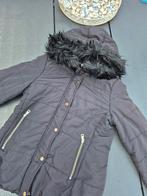 Zwarte winterjas maat 40 H&M met fluffy capichon, Kleding | Dames, Jassen | Winter, Maat 38/40 (M), H&M, Zwart, Ophalen of Verzenden