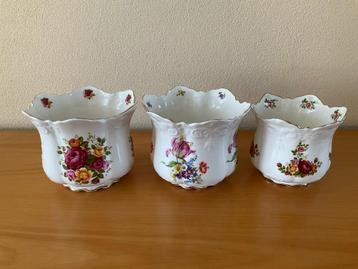 3x Victoriana bloempotten = éém koop beschikbaar voor biedingen