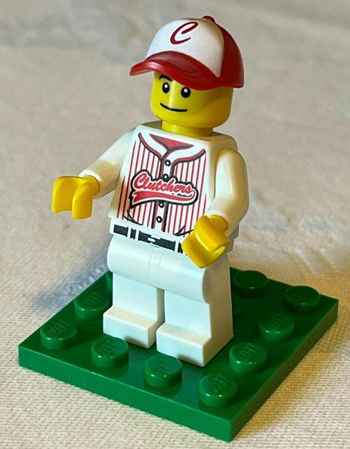 LEGO minifig “HONKBALSPELER/CLUTCHERS” (2011/ID:col047), Kinderen en Baby's, Speelgoed | Duplo en Lego, Zo goed als nieuw, Lego
