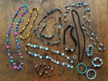 Diverse Kettingen en Armbanden Collectie beschikbaar voor biedingen