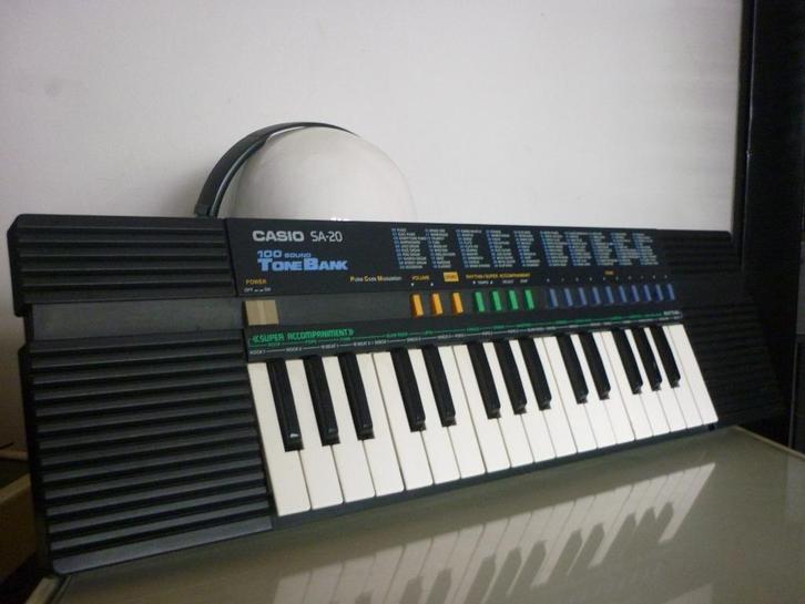 Casio SA-20 mini Keyboard vintage cult Japan 80s 90s, Muziek en Instrumenten, Keyboards, Zo goed als nieuw, Overige aantallen