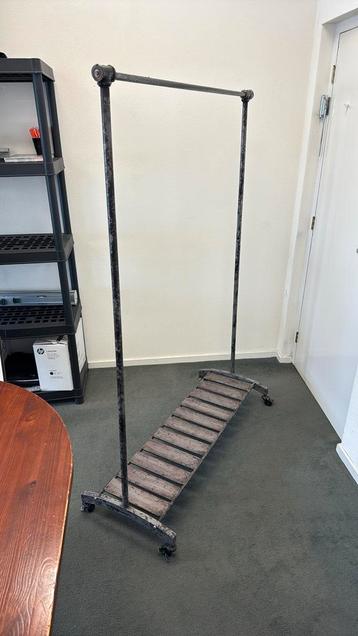 Kledingrek vintage portable 170 cm hoog 120 cm breed beschikbaar voor biedingen