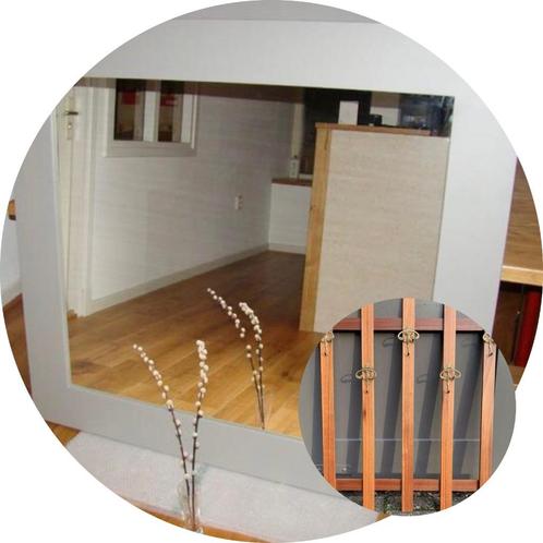 099. Wand spiegels met lijst en kapstok In prima staat, Huis en Inrichting, Woonaccessoires | Spiegels, Minder dan 100 cm, Rechthoekig