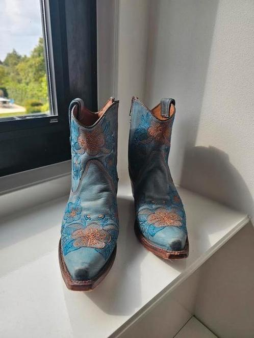 Prachtige handgemaakte cowboy laars van Corral maat 40, Kleding | Dames, Schoenen, Zo goed als nieuw, Lage of Enkellaarzen, Blauw