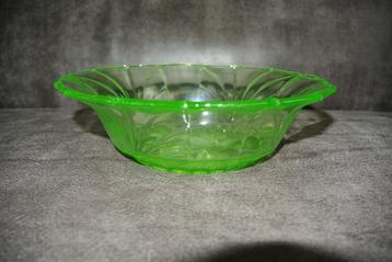 Uranium glazen fruitschaal Vintage beschikbaar voor biedingen