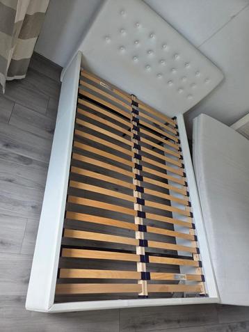 Bed 140cm x 200 cm incl. Matras te koop