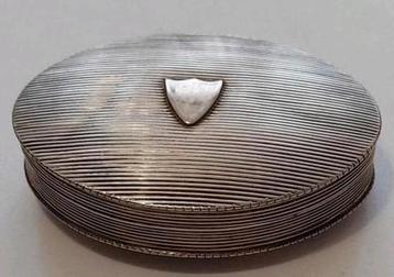 Antiek zilver pepermuntdoosje pillendoosje  rib decor ovaal. beschikbaar voor biedingen