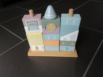 Houten huisjes stapeltoren, 18 delig, als nieuw.  beschikbaar voor biedingen