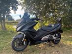Kymco ak 550 bj 2021 nieuwstaat mat zwart, Motorrijbewijs A, Handvatverwarming, Particulier, Meer dan 35 kW