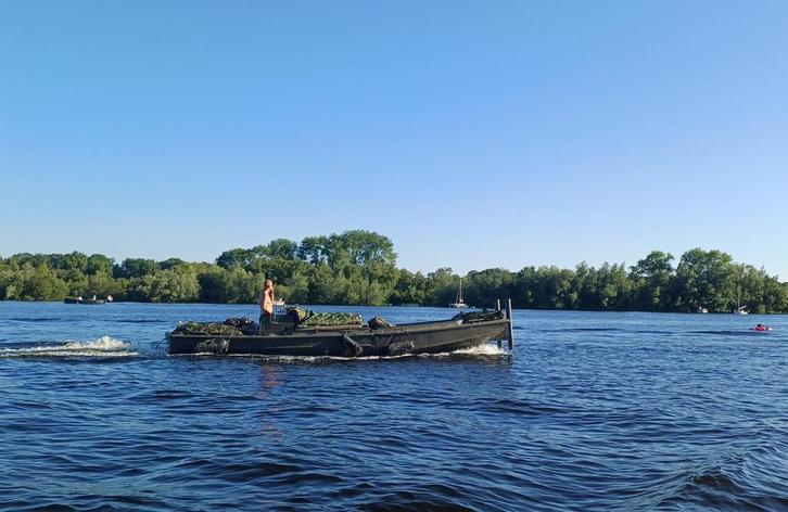 LEGERBOOT EX US ARMY 1951, Watersport en Boten, Motorboten en Motorjachten, Gebruikt, Aluminium, 6 tot 9 meter, Benzine, Binnenboordmotor