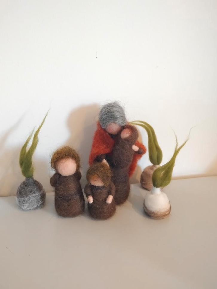 Moeder Aarde met Wortelkindjes - Waldorf Poppen, Verzamelen, Poppen, Zo goed als nieuw, Pop, Ophalen of Verzenden