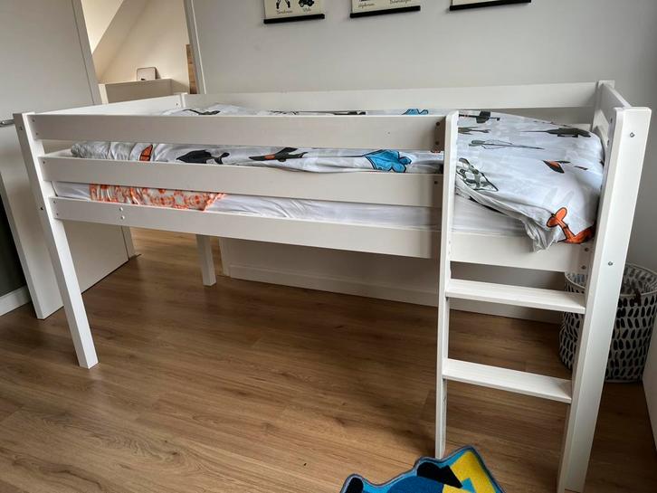 Wit halfhoog stapelbed, Kinderen en Baby's, Kinderkamer | Stapelbedden en Hoogslapers, Zo goed als nieuw, Stapelbed, Ophalen
