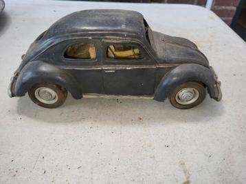 Mooie oude volkswagen ovaal kever van kunststof  beschikbaar voor biedingen