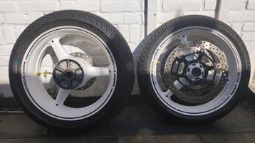 Honda fireblade sc59 wielen met schijven en raintyres beschikbaar voor biedingen