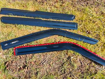 suzuki swift zij windschermen plus een achterspoiler  beschikbaar voor biedingen