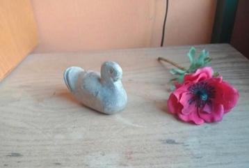 Beeldje eend  beschikbaar voor biedingen