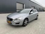 Volvo V60 2.4 D6 AWD Plug-In Hybrid Pure Limited, Auto's, Volvo, Automaat, Euro 5, Zwart, 1848 kg