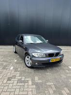BMW 1-Serie 2.0 118I AUT 2005 Grijs, Auto's, BMW, Achterwielaandrijving, 1995 cc, 4 cilinders, 129 pk