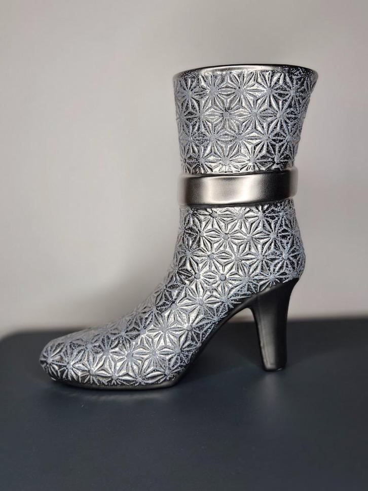 Vaas "Laars" H.24.2cm, Huis en Inrichting, Woonaccessoires | Vazen, Nieuw, Overige kleuren, Minder dan 50 cm, Overige materialen