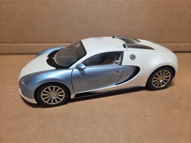Autoart Bugatti Veyron, Hobby en Vrije tijd, Modelauto's | 1:18, Zo goed als nieuw, Autoart, Ophalen of Verzenden