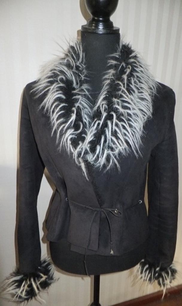 Prachtige warme suede jas zwart met imitatie bont kraag 36 S, Kleding | Dames, Jassen | Winter, Zo goed als nieuw, Maat 36 (S)
