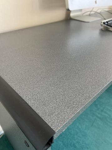 Bureau - Gebruikt beschikbaar voor biedingen