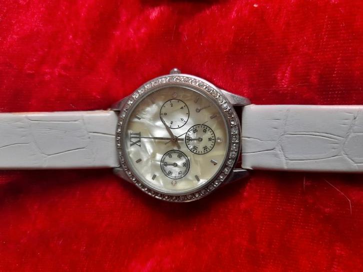 Dameshorloge met edelsteentjes merkloos, Sieraden, Tassen en Uiterlijk, Horloges | Dames, Gebruikt, Overige merken, Ophalen of Verzenden