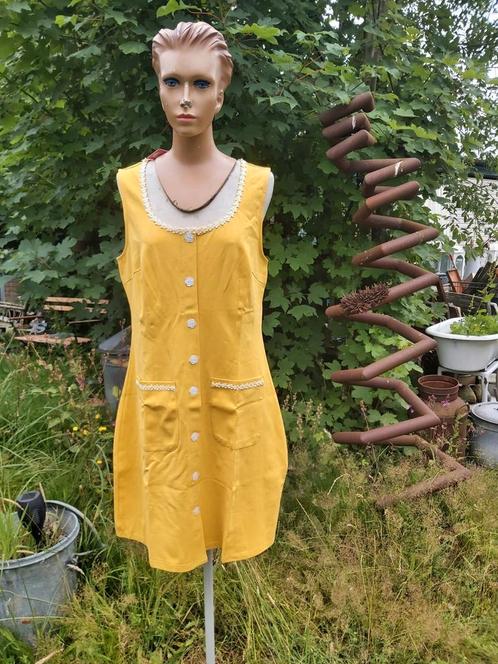 Prachtige mosterd gele jurk van Voodoo Vixen, Kleding | Dames, Jurken, Nieuw, Maat 46/48 (XL) of groter, Geel, Onder de knie, Ophalen of Verzenden