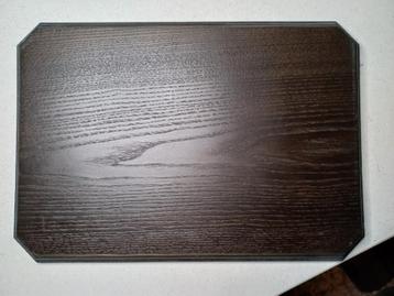 sokkel van donker hout beschikbaar voor biedingen
