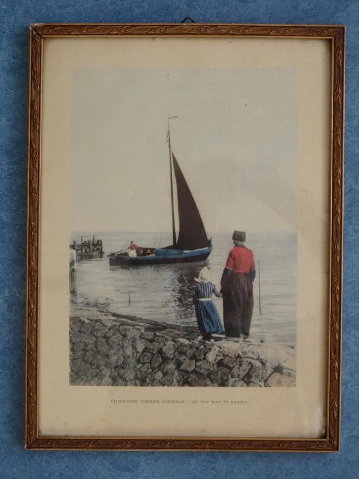 Uitzeilende visscher, Volendam - vintage scheepvaart, Verzamelen, Scheepvaart, Gebruikt, Kaart, Foto of Prent, Zeilboot, Ophalen of Verzenden