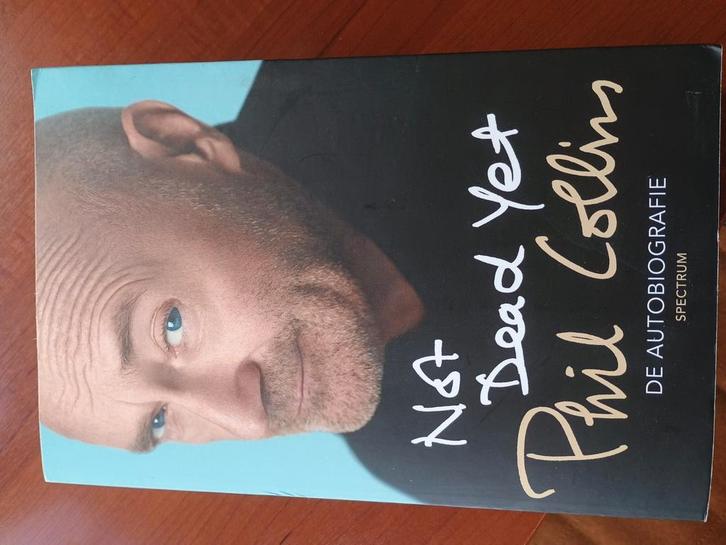 Phil Collins - Not dead yet, Boeken, Biografieën, Zo goed als nieuw, Sport, Ophalen of Verzenden
