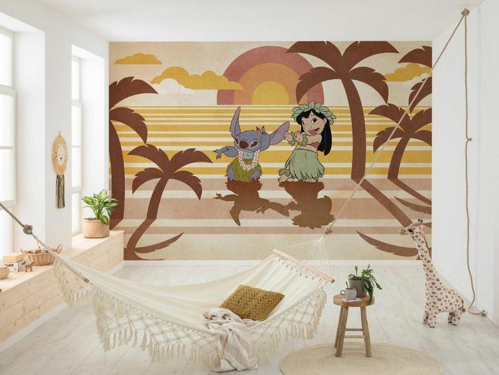 Lilo en Stitch Vlies Behang Hula Harmony - 350x250 cm, Huis en Inrichting, Stoffering | Behang, Beige, minder dan 10 m², Ophalen of Verzenden