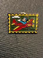 Disney pin - Mickey Mouse in vliegtuig postzegel, Ophalen of Verzenden, Zo goed als nieuw, Figuurtje, Speldje of Pin