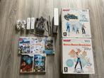 Wii - 2 controllers & nunchuks - 7 games, Ophalen of Verzenden, Zo goed als nieuw, Met 3 controllers of meer