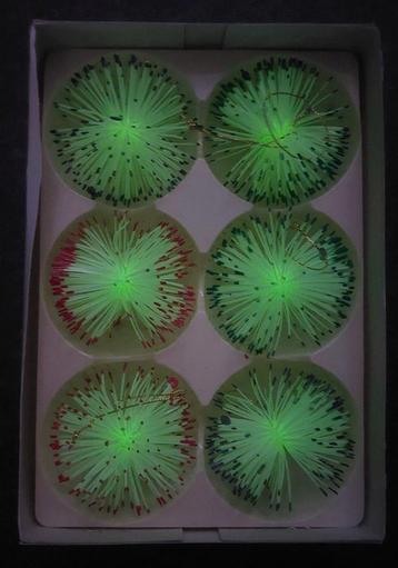 Glow in dark kerstballen  beschikbaar voor biedingen