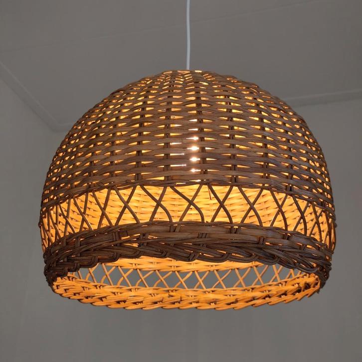 Gevlochten rotan hanglamp vintage, Huis en Inrichting, Lampen | Hanglampen, Gebruikt, 75 cm of meer, Overige materialen, Ophalen of Verzenden