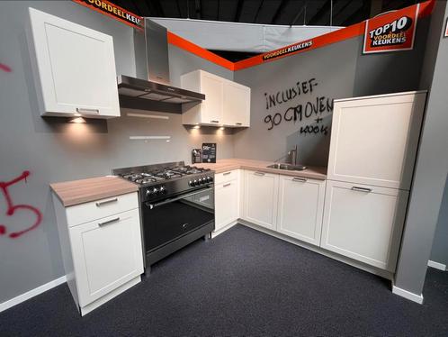 Showroomkeuken, Huis en Inrichting, Keuken | Complete keukens, Nieuw, Hoekkeuken, Wit, Kunststof, Ophalen