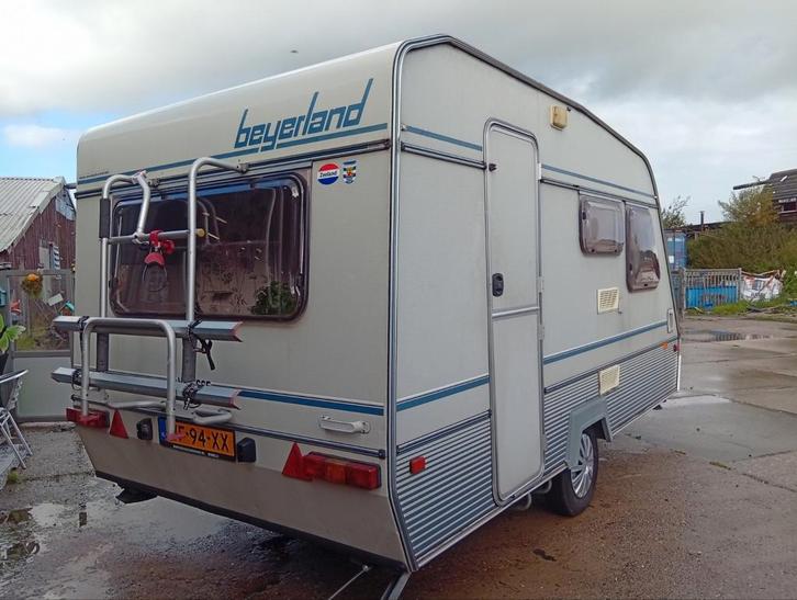 Beyerland Caravan, Caravans en Kamperen, Caravans, Particulier, tot en met 4, 500 - 750 kg, Treinzit, Beyerland, Vast bed, Kachel