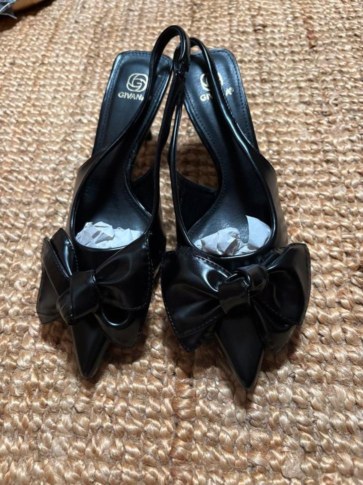 Kittin heels met strik, Kleding | Dames, Schoenen, Nieuw, Schoenen met lage hakken, Zwart, Ophalen of Verzenden