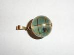 Hanger Globe Groen Verguld Wereldbol Edelsteen, Overige voorstellingen, Verzenden, Nieuw, Steen of Mineraal