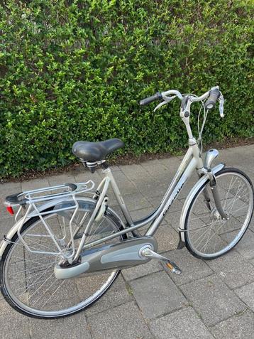 Gazelle damesfiets in zeer goede staat beschikbaar voor biedingen