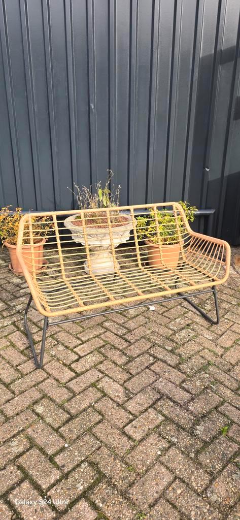 bankje met ijzeren onderstel, Huis en Inrichting, Banken | Sofa's en Chaises Longues, Gebruikt, Tweepersoons, Minder dan 150 cm