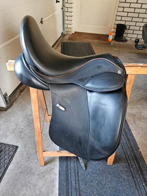 Te koop: Anatomica Octant G3 (S-line) dressuurzadel, 18,5., Dieren en Toebehoren, Paarden en Pony's | Zadels, Zo goed als nieuw