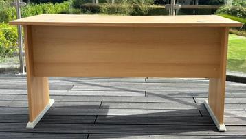 bureau beuken beschikbaar voor biedingen