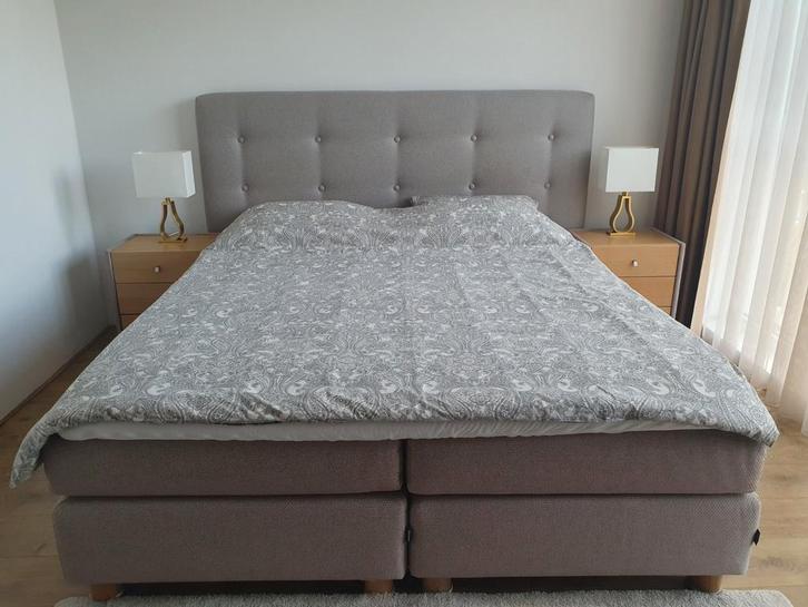 Te koop Boxspring 180x200 Karlsson Beige met nachtkastjes!!, Huis en Inrichting, Slaapkamer | Boxsprings, Zo goed als nieuw, 180 cm