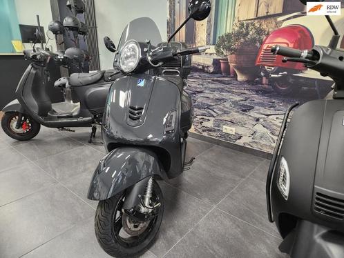 Vespa GTS 250 IE 2016 FULL OPTION CUSTOM RIJKLAAR, Motoren, Motoren | Overige merken, Bedrijf, Overig