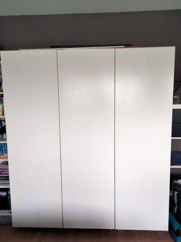3 grote Ikea kasten beschikbaar voor biedingen